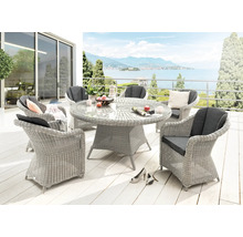 Ensemble de salon de jardin avec table et chaises sur une terrasse avec vue sur le lac