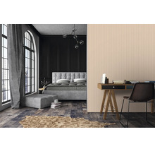 Chambre à coucher avec lit, bureau et décoration