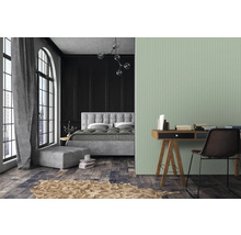 Chambre avec lit, fenêtre et bureau