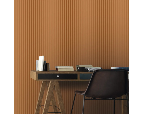 Scène de bureau avec bureau, chaise, livres et machine à écrire devant un mur avec des panneaux de bois