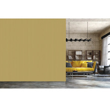 Panneau décoratif avec structure rainurée devant le salon