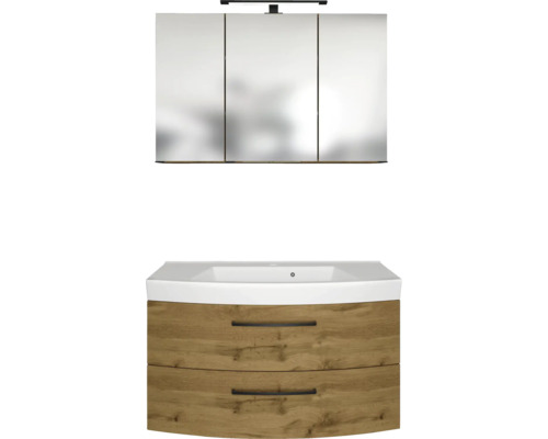 Badmöbel-Set mit Waschbeckenunterschrank in Holzoptik, zwei Schubladen, weißem Waschbecken und dreitürigem Spiegelschrank mit LED-Beleuchtung.