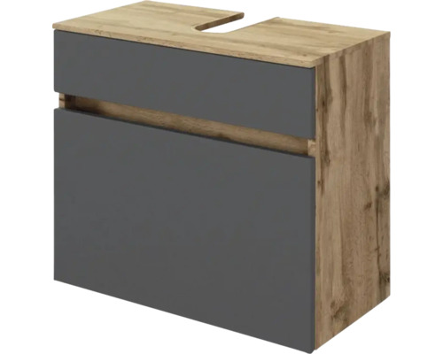 Meuble sous-vasque suspendu avec deux façades de tiroir grises et un corps en aspect bois clair avec découpe pour siphon.
