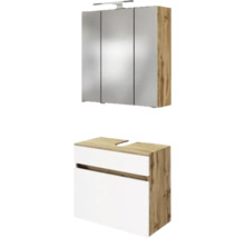 Badezimmermöbel-Set mit LED-Spiegelschrank und wandhängendem Waschbeckenunterschrank in Eiche-Optik mit weißen Fronten.