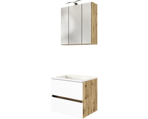 Badezimmermöbel-Set bestehend aus einem Spiegelschrank mit Beleuchtung und einem Waschtischunterschrank mit zwei weißen Fronten in Eichen-Optik.