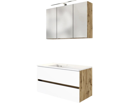 Badezimmer-Set mit dreitürigem Spiegelschrank inklusive LED-Licht und Waschtischunterschrank mit zwei Schubladen und weißem Waschbecken.