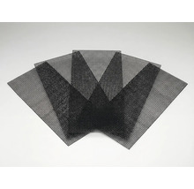 Plusieurs moustiquaires noires