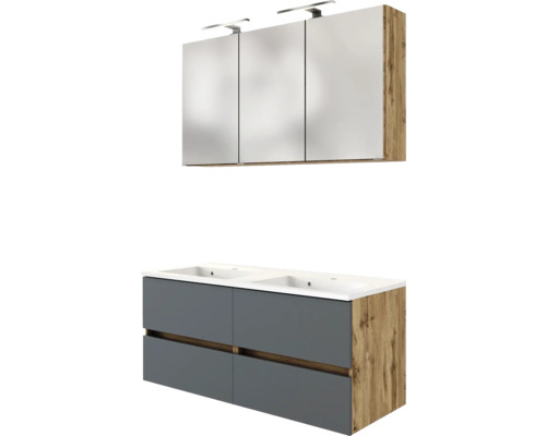 Badezimmer Set mit Doppelwaschtisch, vier grauen Schubladen in Holzoptik und Spiegelschrank mit drei Türen und Beleuchtung.