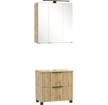 Modernes Badmöbel-Set mit dreitürigem Spiegelschrank inklusive LED-Beleuchtung und Waschbeckenunterschrank in Holzoptik mit schwarzen Lamellen.