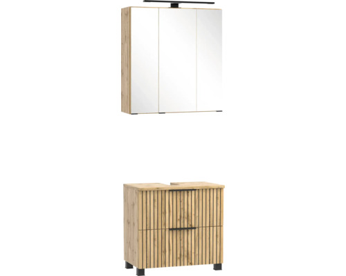 Modernes Badmöbel-Set mit dreitürigem Spiegelschrank inklusive LED-Beleuchtung und Waschbeckenunterschrank in Holzoptik mit schwarzen Lamellen.