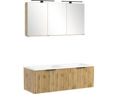Badmöbel-Set mit dreitürigem Spiegelskrank, LED-Leuchten und Waschtischunterschrank mit Doppelwaschbecken in Eichenoptik mit Lamellenfront.