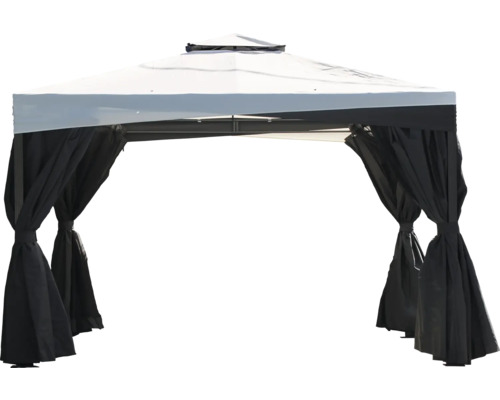 Pavillon avec rideaux