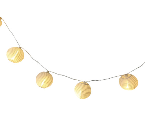 Lichterkette mit runden Papierlaternen