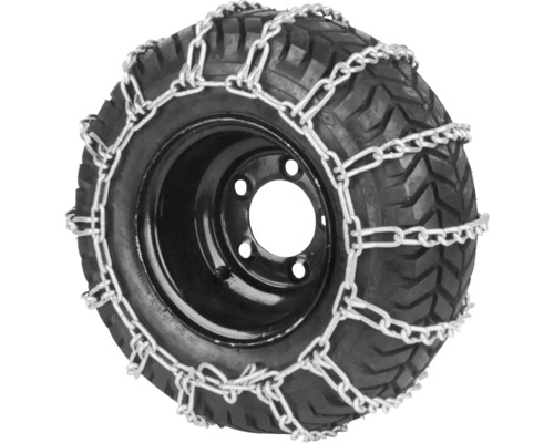 Reifen mit Schneeketten für erhöhte Traktion auf winterlichen Strassen