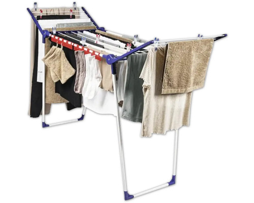 Séchoir à linge avec linge