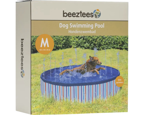 Emballage beeztees avec logo, sur lequel un chien nage dans une piscine pour chiens avec arroseurs