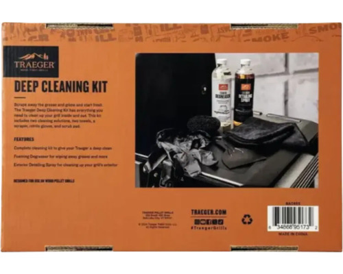 Kit de nettoyage en profondeur Traeger pour barbecues à pellets incluant dégraissant, spray, gants, grattoir, tampon et chiffons.