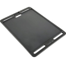 Plancha Traeger en fonte, rectangulaire, avec surface lisse et ouvertures pour les poignées.