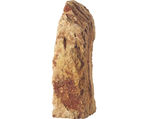 Beigebrauner Naturstein-Monolith mit rauer Oberfläche für die Gartengestaltung.