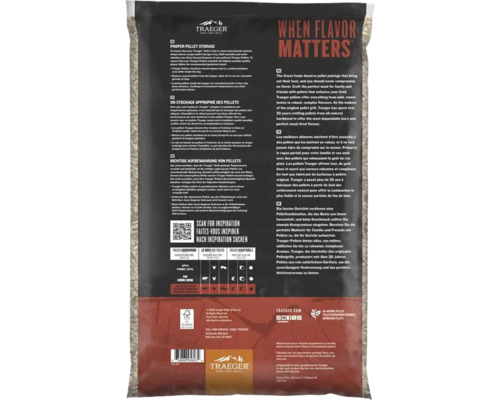 Rückseite einer Traeger Holzpellet-Packung mit Lagerungshinweisen, Geschmacksprofilen verschiedener Holzarten und FSC-Zertifizierung.