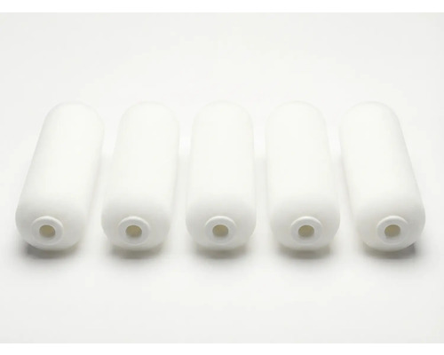 Cinq rouleaux de peinture pour l'application de la peinture