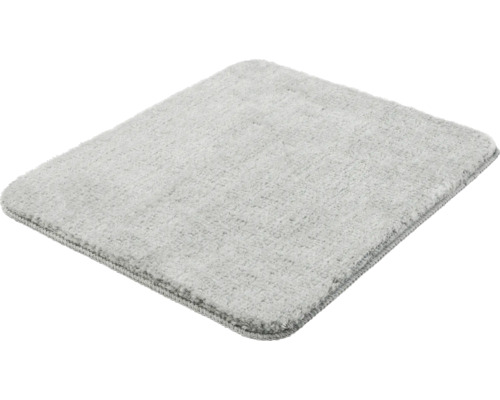Hellgrauer, rechteckiger Badteppich mit weichem Hochflor und abgerundeten Ecken.
