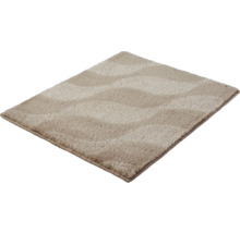 Tapis de bain rectangulaire beige avec poils doux et motif de vagues texturé.
