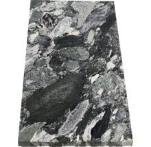 Dalle en pierre naturelle avec une surface composée de divers fragments de roche en gris, noir et blanc.