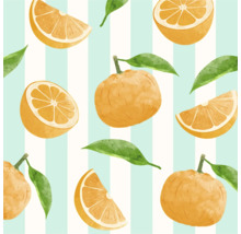 Tapete mit Orangen-Muster, Zitrusfrüchten und grünen Blättern auf mintgrün-weiß gestreiftem Hintergrund