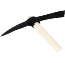 Kreuzhacke mit schwarzem Metallkopf und hellem Stiel.