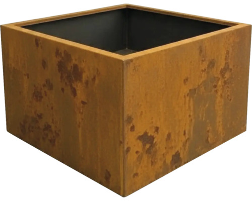 Quadratischer Pflanzkübel aus Metall in Rostoptik.