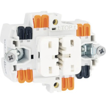 Rückansicht eines Steckdoseneinsatzes für Doppelsteckdosen mit orangefarbenen und schwarzen Steckklemmen, weißer Kunststoff.