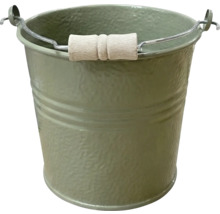 Metalleimer mit Holzgriff und strukturierter Oberfläche, olivgrün.