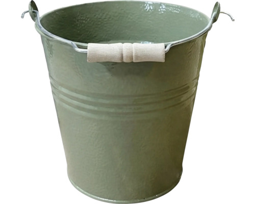 Grüner Metalleimer mit Holzgriff.