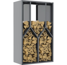 Range-bûches en métal gris, rempli de bois de chauffage fendu dans différents compartiments.