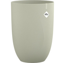 Pot de fleurs elho en plastique avec texture à rainures verticales ondulées et elho Logo.