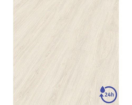 Revêtement de sol stratifié avec veinage de bois et symbole de résistance à l'eau pendant 24 heures.