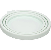 Bol rond pliable en silicone en position repliée.