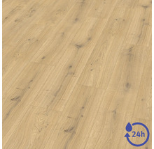 Laminatboden in Holzoptik, Eiche-Dekor mit Astlöchern und Symbol für 24 Stunden Wasserresistenz.