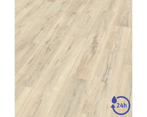 Revêtement de sol stratifié aspect chêne clair avec protection contre l'eau pendant 24 heures.