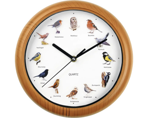 Wanduhr in Holzoptik mit Vogelmotiven, rundes Zifferblatt mit zwölf verschiedenen Vogelabbildungen und deren Namen.