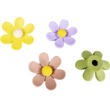 Möbelknöpfe in Blumenform im Viererset in den Farben Gelb, Violett, Rosa und Grün.