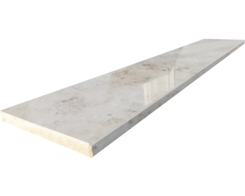 Appui de fenêtre poli en pierre naturelle avec veinage.