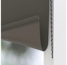 Nahaufnahme eines anthrazitfarbenen Seitenzugrollos mit schwarzer Kugelkette zur Fensterbefestigung.