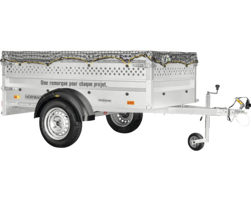 Einachsiger Humbaur Autoanhänger für Hornbach mit hohen Bordwänden aus Lochblech, schwarzem Ladungssicherungsnetz und Stützrad.