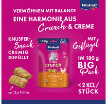 Vitakraft Logo, Crispy Crunch Katzensnack mit Geflügel, cremig gefüllt, circa 12 mal 7 Millimeter, 180 Gramm Big Pack, unter 2 Kilokalorien pro Stück.