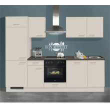 Cuisine équipée moderne avec meubles beige clair, plan de travail sombre, four encastré, plaque vitrocéramique et hotte en acier inoxydable.