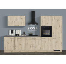 Moderne Einbauküche in heller Holzoptik mit grauer Arbeitsplatte, schwarzen Elektrogeräten, Dunstabzugshaube und Edelstahlgriffen.