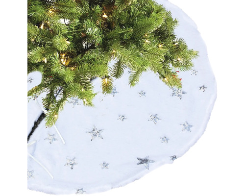 Weihnachtsbaumdecke mit silbernen Sternen aus weichem Stoff unter einem geschmückten Tannenbaum.