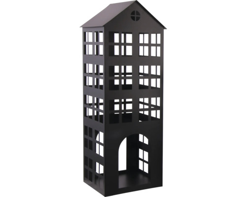 Lanterne en métal noir en forme de maison avec fenêtres découpées et toit à deux pans.